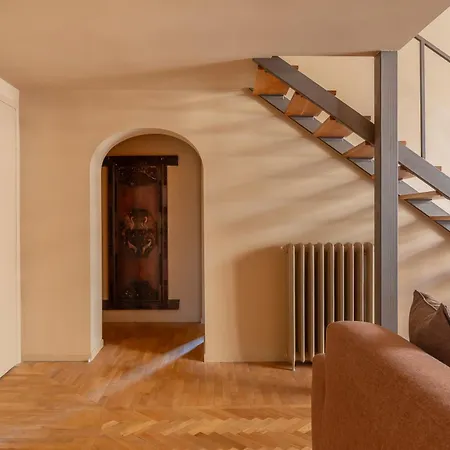 Casa Maestro, A Burghesius