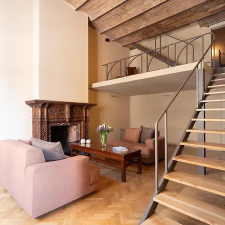 Casa Maestro, A Burghesius *