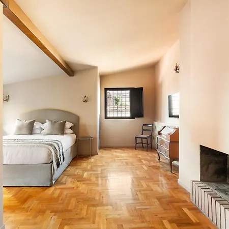 Casa Maestro, A Burghesius *