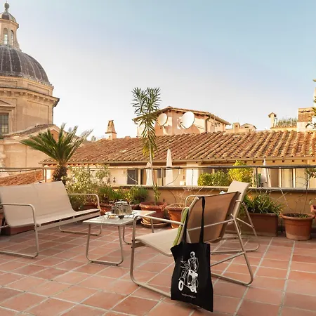 Casa Maestro, A Burghesius Rome