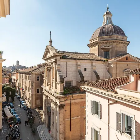 Casa Maestro, A Burghesius *