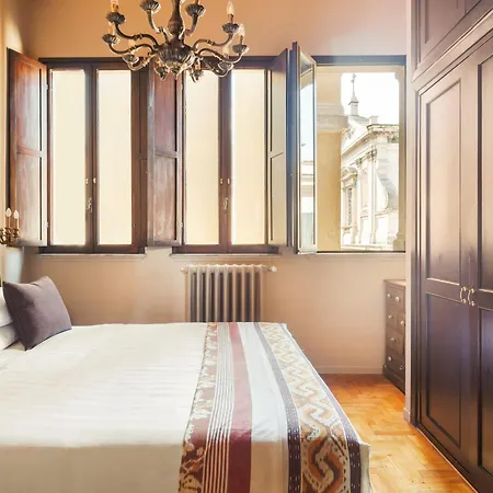 Casa Maestro, A Burghesius
