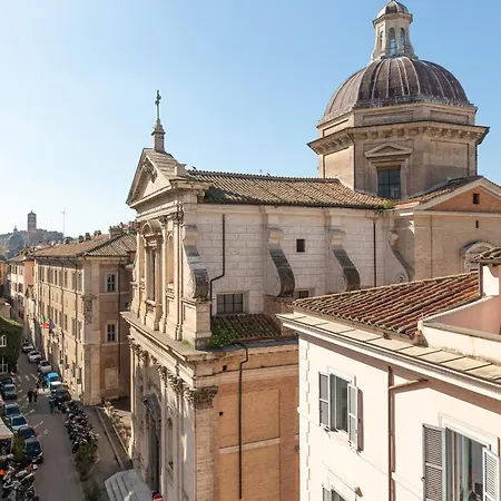 Casa Maestro, A Burghesius *
