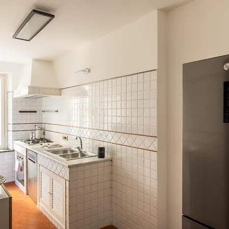 Casa Maestro, A Burghesius