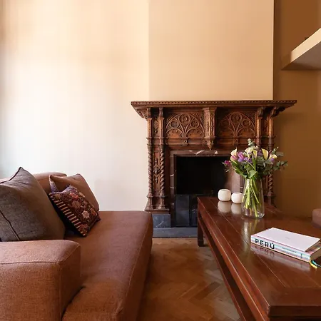 Casa Maestro, A Burghesius Rome