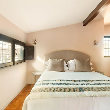 Casa Maestro, A Burghesius Apartment